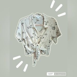 PRE-LOVED ♻️. Embroidered top